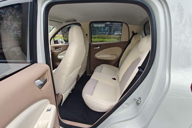 Used Wuling Hongguang MINIEV 2025 Four-Door Version Advanced Edition Interior 3