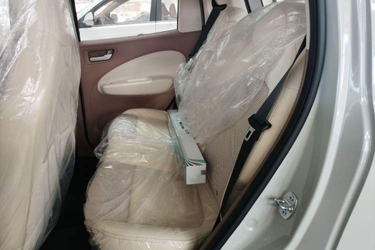 Used Wuling Hongguang MINIEV 2025 Four-Door Version Advanced Edition Interior 3