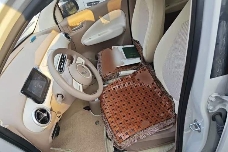 Used Wuling Hongguang MINIEV 2025 Four-Door Version Advanced Edition Interior 3