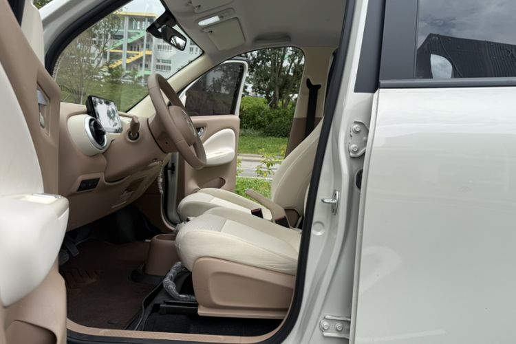 Used Wuling Hongguang MINIEV 2025 Four-Door Version Advanced Edition Interior 3