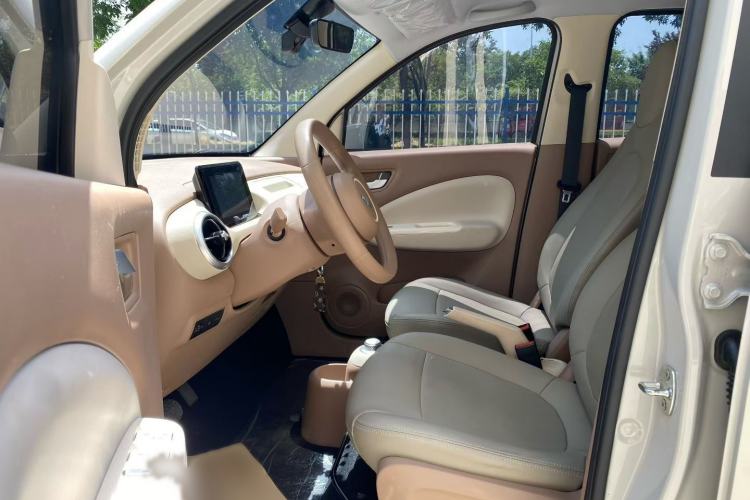 Used Wuling Hongguang MINIEV 2025 Four-Door Version Advanced Edition Interior 3