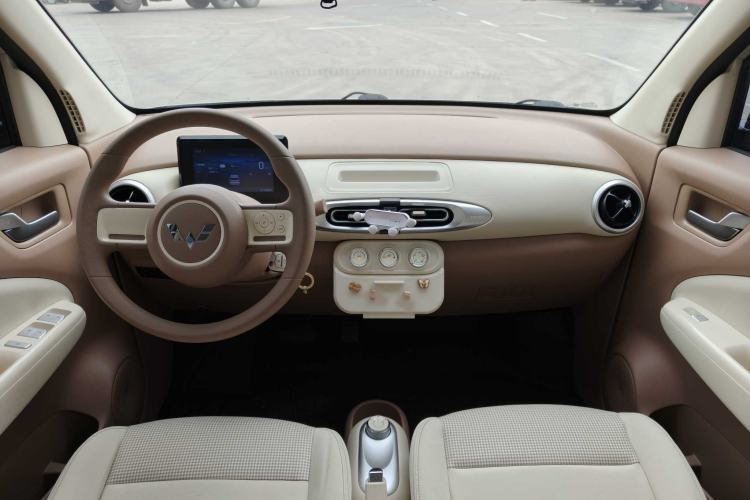 Used Wuling Hongguang MINIEV 2025 Four-Door Version Advanced Edition Interior 3