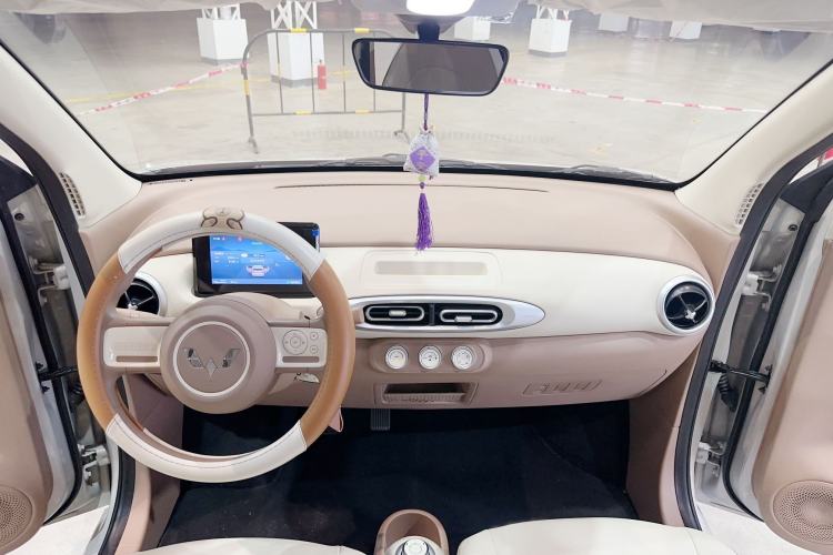 Used Wuling Hongguang MINIEV 2025 Four-Door Version Advanced Edition Interior 3