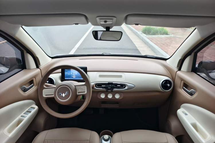Used Wuling Hongguang MINIEV 2025 Four-Door Version Advanced Edition Interior 3