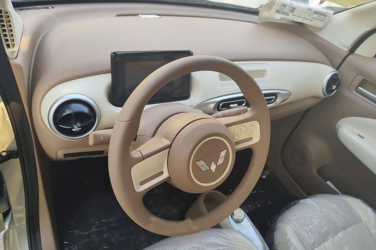 Used Wuling Hongguang MINIEV 2025 Four-Door Version Advanced Edition Interior 3