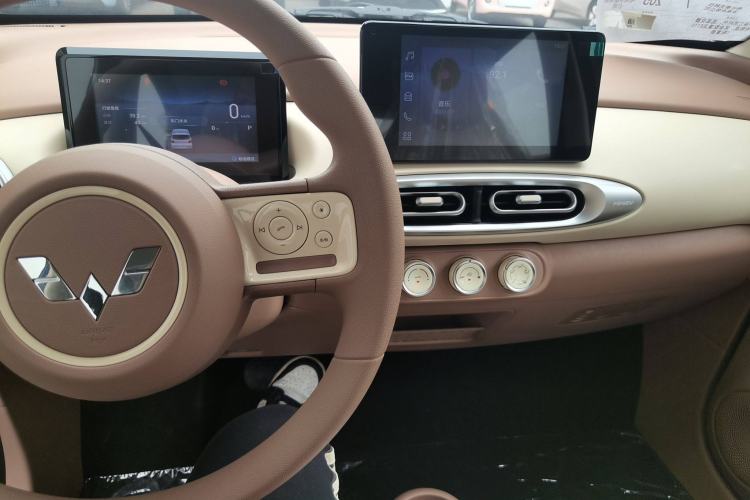 Used Wuling Hongguang MINIEV 2025 Four-Door Version Zhenxiang+ Edition Interior 3