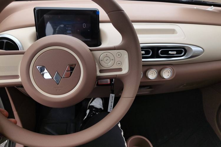 Used Wuling Hongguang MINIEV 2025 Four-Door Version Advanced Edition Interior 3
