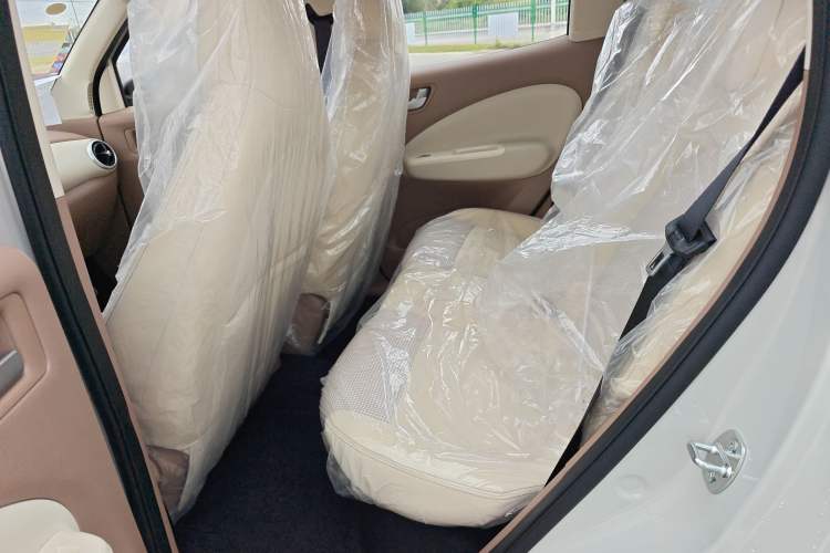 Used Wuling Hongguang MINIEV 2025 Four-Door Version Advanced Edition Interior 3