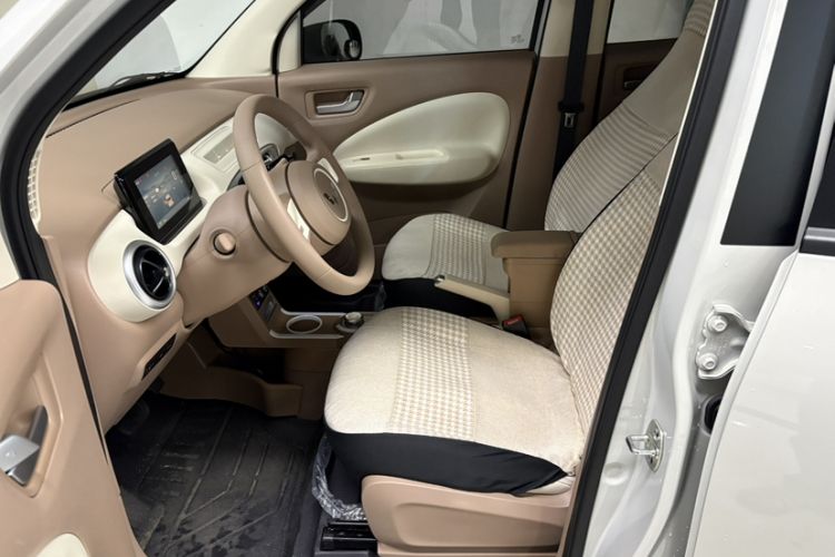 Used Wuling Hongguang MINIEV 2025 Four-Door Version Advanced Edition Interior 3