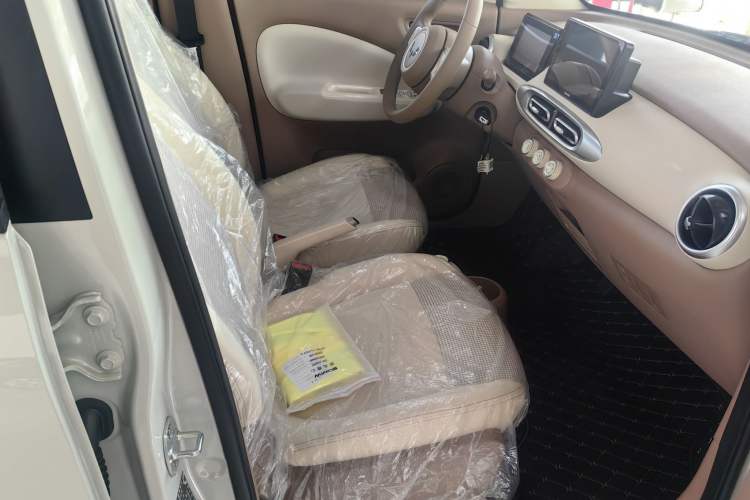 Used Wuling Hongguang MINIEV 2025 Four-Door Version Advanced Edition Interior 3