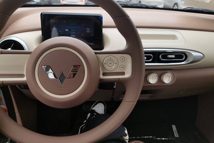 Used Wuling Hongguang MINIEV 2025 Four-Door Version Advanced Edition Interior 3