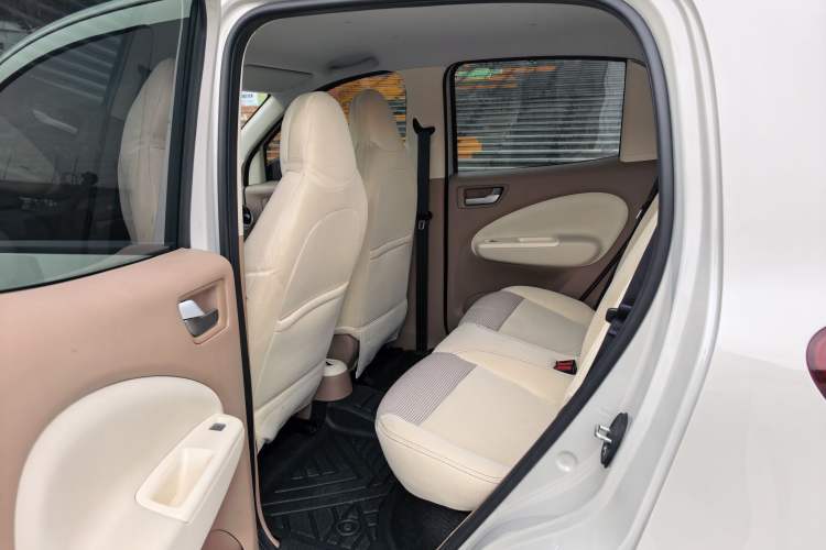Used Wuling Hongguang MINIEV 2025 Four-Door Version Advanced Edition Interior 3
