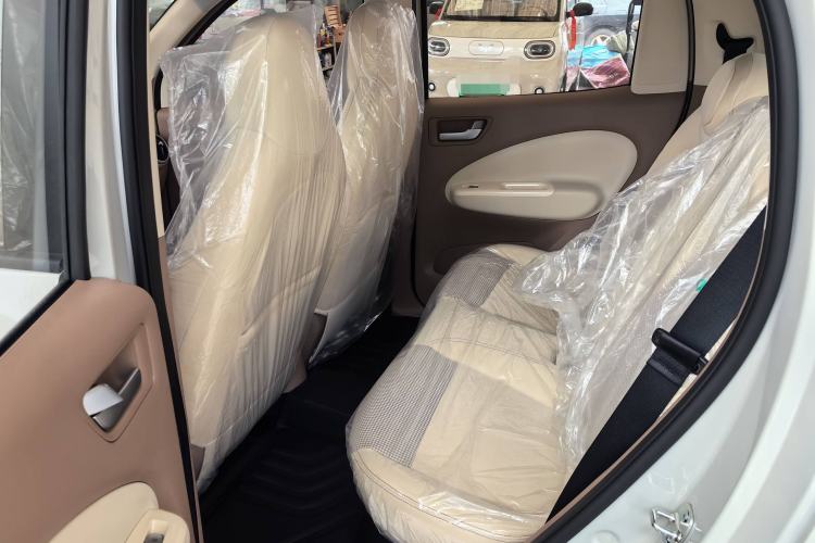 Used Wuling Hongguang MINIEV 2025 Four-Door Version Advanced Edition Interior 3