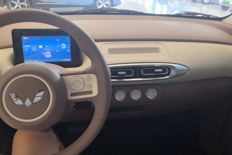 Used Wuling Hongguang MINIEV 2025 Four-Door Version Advanced Edition Interior 3