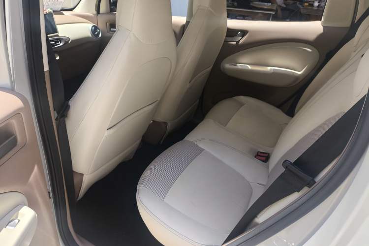 Used Wuling Hongguang MINIEV 2025 Four-Door Version Zhenxiang+ Edition Interior 3
