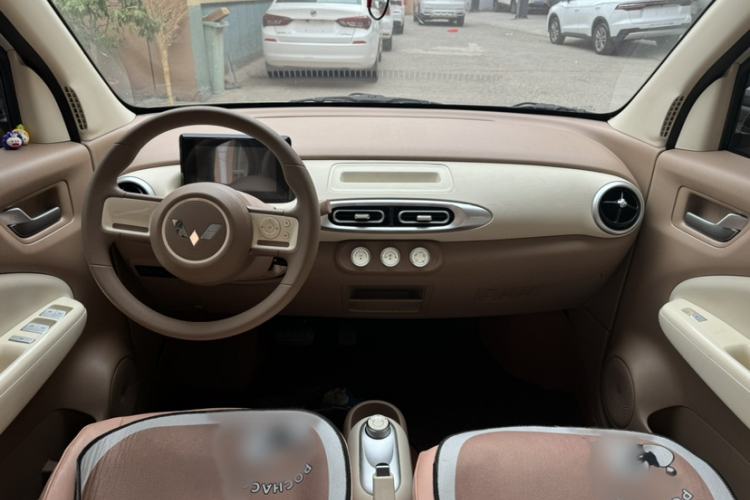 Used Wuling Hongguang MINIEV 2025 Four-Door Version Advanced Edition Interior 3