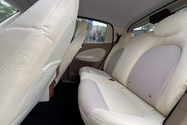 Used Wuling Hongguang MINIEV 2025 Four-Door Version Advanced Edition Interior 3
