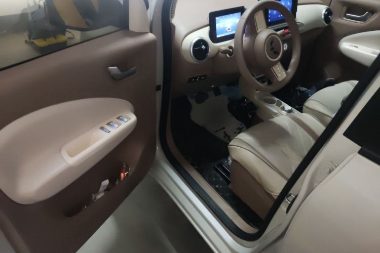 Used Wuling Hongguang MINIEV 2025 Four-Door Version Zhenxiang+ Edition Interior 3