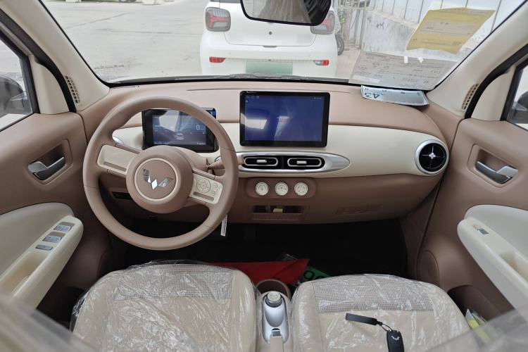 Used Wuling Hongguang MINIEV 2025 Four-Door Version Advanced Edition Interior 3