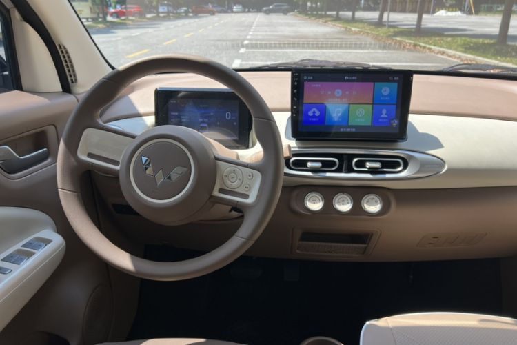 Used Wuling Hongguang MINIEV 2025 Four-Door Version Advanced Edition Interior 3