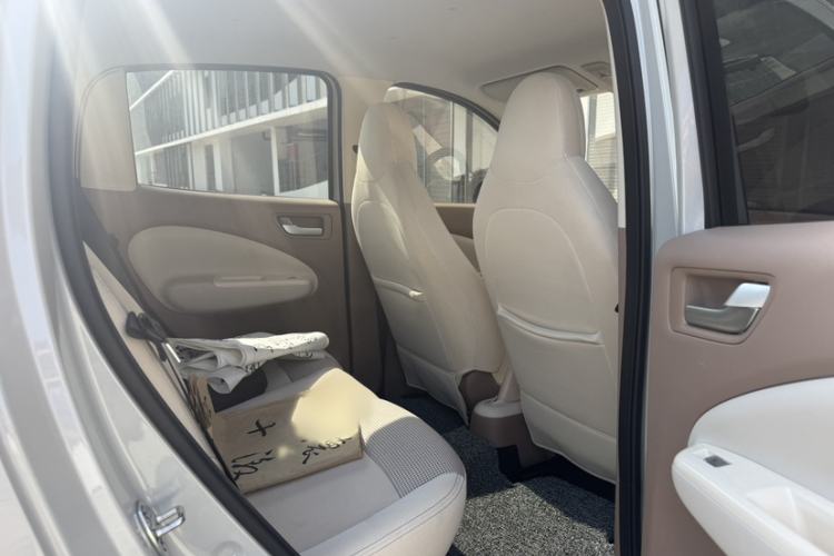 Used Wuling Hongguang MINIEV 2025 Four-Door Version Advanced Edition Interior 3