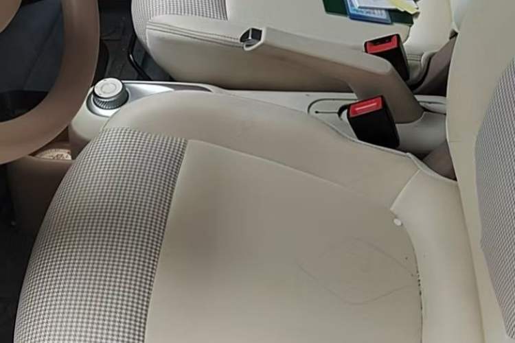 Used Wuling Hongguang MINIEV 2025 Four-Door Version Advanced Edition Interior 3