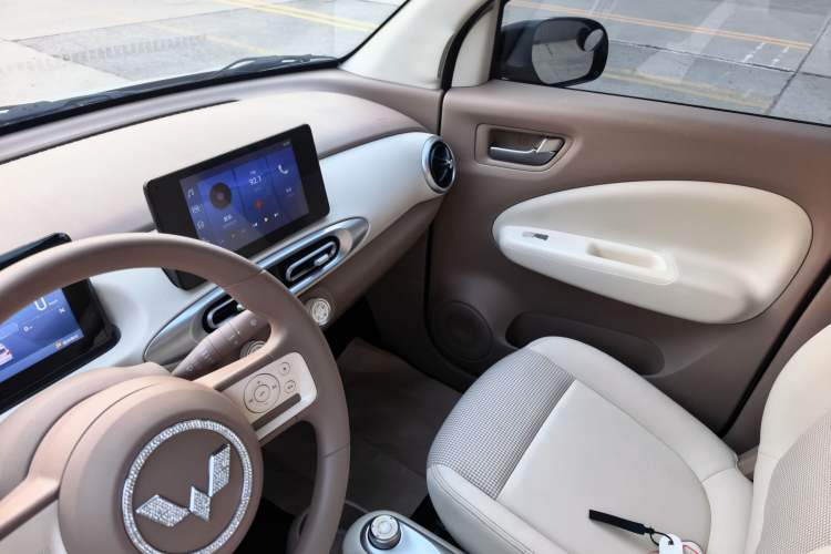 Used Wuling Hongguang MINIEV 2025 Four-Door Version Premium Edition Interior 4