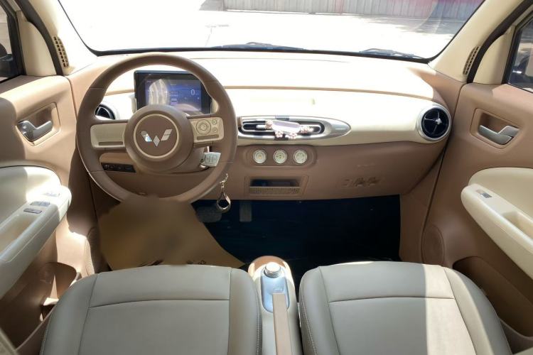 Used Wuling Hongguang MINIEV 2025 Four-Door Version Advanced Edition Interior 4