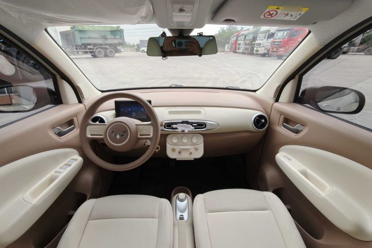 Used Wuling Hongguang MINIEV 2025 Four-Door Version Advanced Edition Interior 4