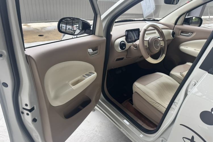 Used Wuling Hongguang MINIEV 2025 Four-Door Version Advanced Edition Interior 4