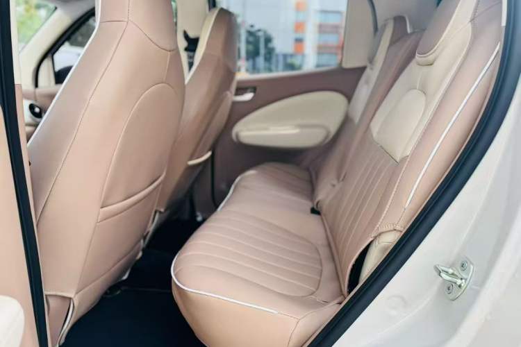 Used Wuling Hongguang MINIEV 2025 Four-Door Version Advanced Edition Interior 4