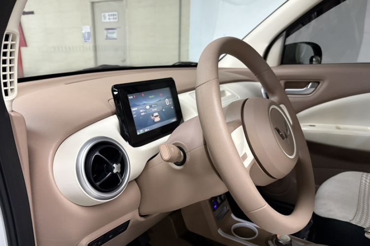 Used Wuling Hongguang MINIEV 2025 Four-Door Version Advanced Edition Interior 4