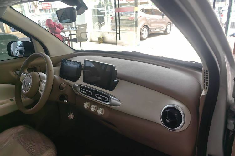Used Wuling Hongguang MINIEV 2025 Four-Door Version Advanced Edition Interior 4
