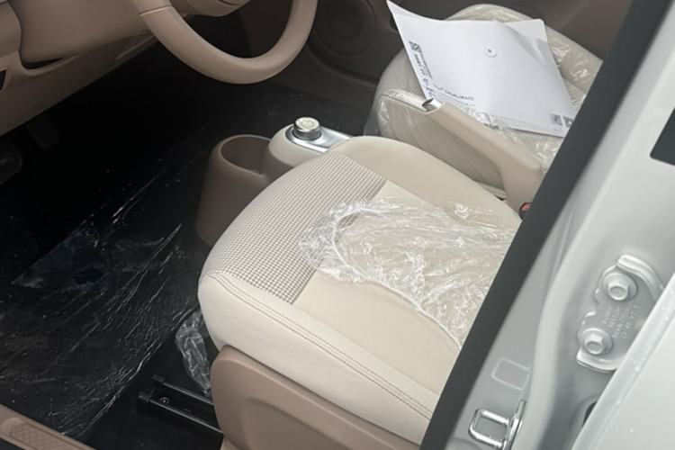 Used Wuling Hongguang MINIEV 2025 Four-Door Version Advanced Edition Interior 4