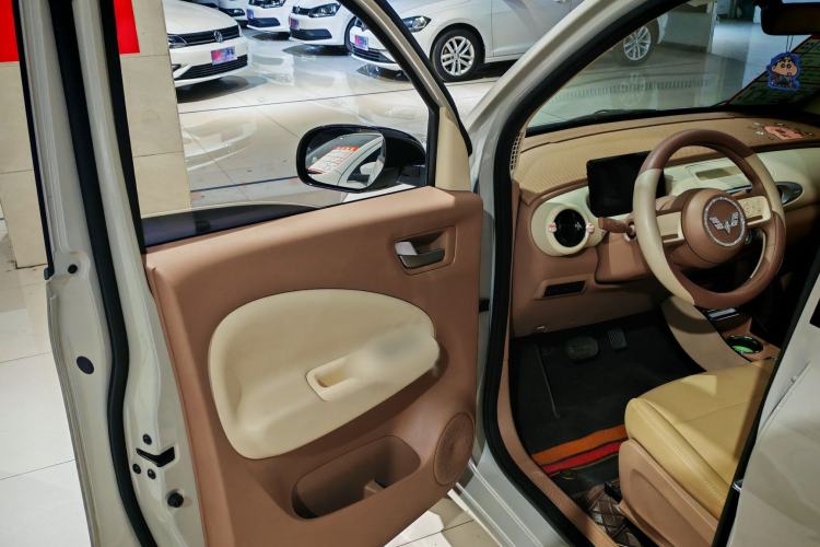 Used Wuling Hongguang MINIEV 2025 Four-Door Version Advanced Edition Interior 4