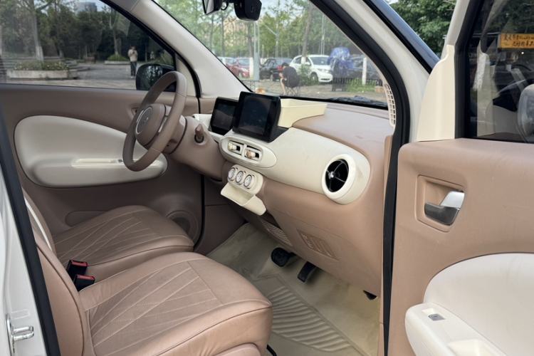 Used Wuling Hongguang MINIEV 2025 Four-Door Version Zhenxiang+ Edition Interior 4