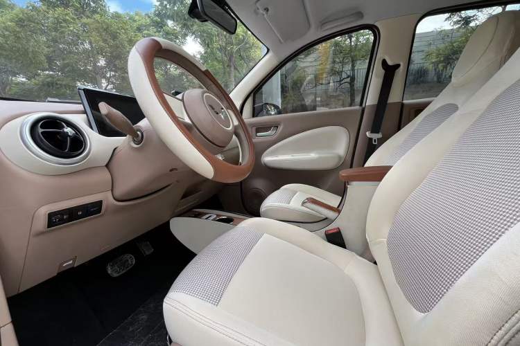 Used Wuling Hongguang MINIEV 2025 Four-Door Version Advanced Edition Interior 4