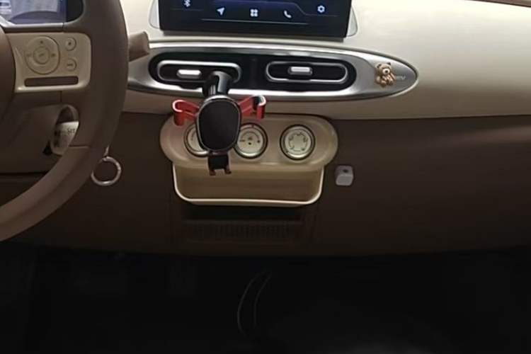 Used Wuling Hongguang MINIEV 2025 Four-Door Version Advanced Edition Interior 4