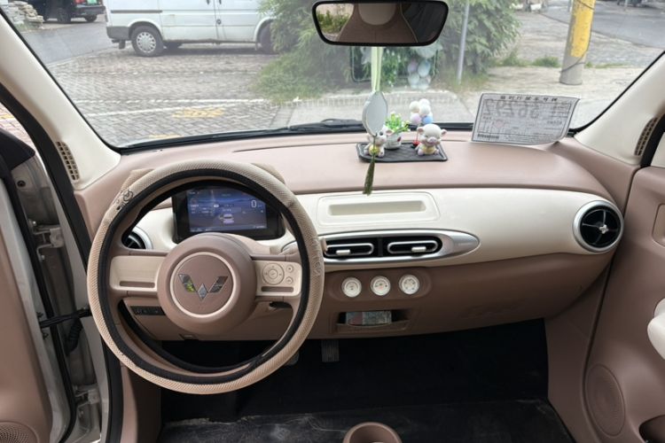 Used Wuling Hongguang MINIEV 2025 Four-Door Version Advanced Edition Interior 5