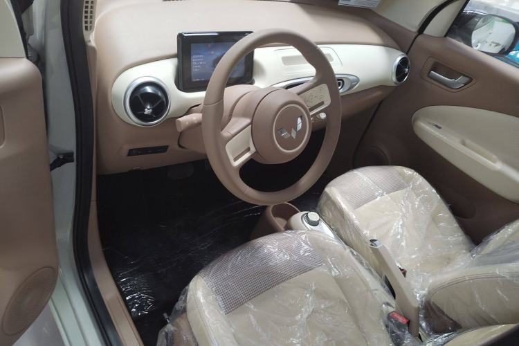 Used Wuling Hongguang MINIEV 2025 Four-Door Version Advanced Edition Interior 5