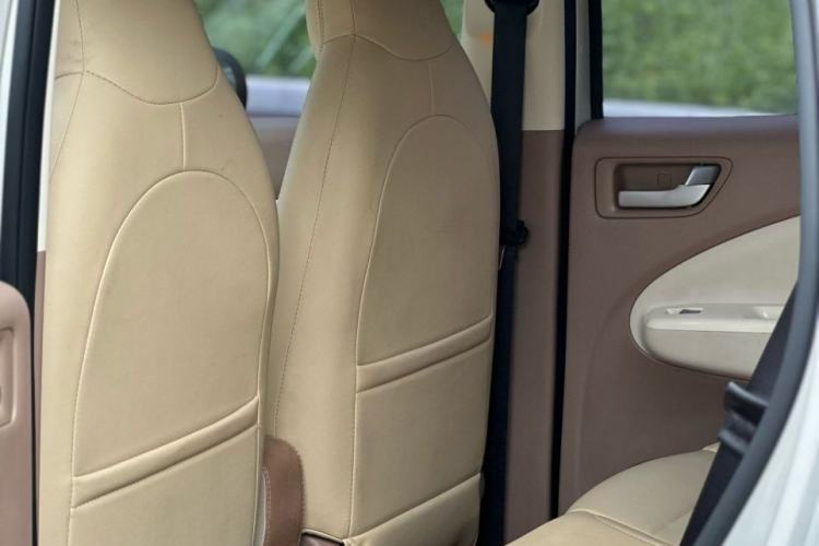 Used Wuling Hongguang MINIEV 2025 Four-Door Version Advanced Edition Interior 5