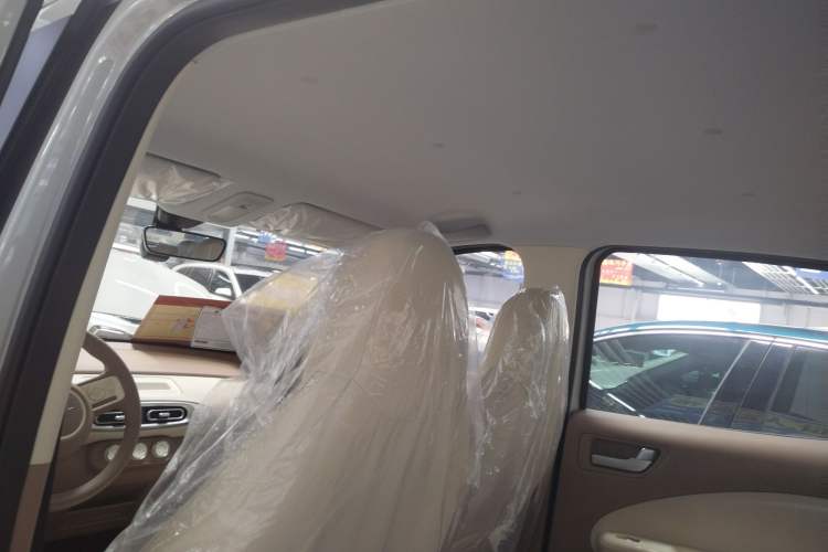 Used Wuling Hongguang MINIEV 2025 Four-Door Version Advanced Edition Interior 6