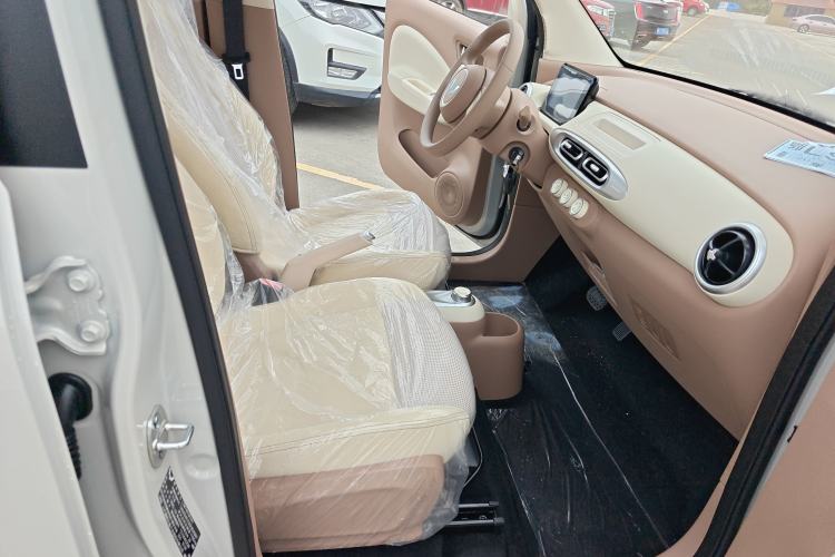 Used Wuling Hongguang MINIEV 2025 Four-Door Version Advanced Edition Interior 6