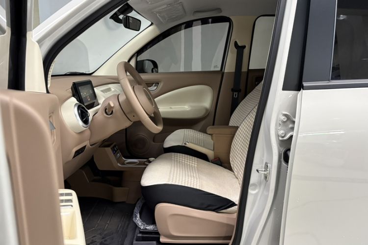 Used Wuling Hongguang MINIEV 2025 Four-Door Version Advanced Edition Interior 6