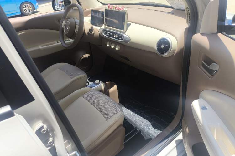 Used Wuling Hongguang MINIEV 2025 Four-Door Version Zhenxiang+ Edition Interior 6