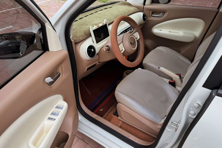 Used Wuling Hongguang MINIEV 2025 Four-Door Version Advanced Edition Interior 6