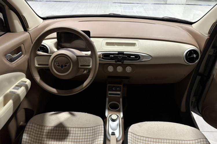 Used Wuling Hongguang MINIEV 2025 Four-Door Version Advanced Edition Interior 7