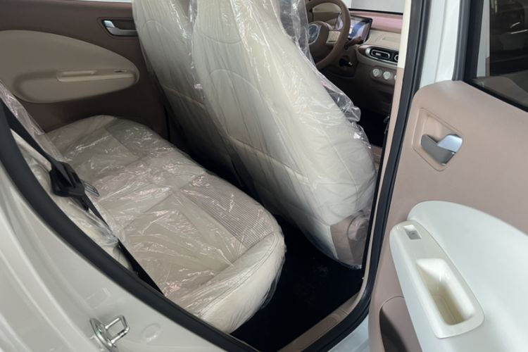 Used Wuling Hongguang MINIEV 2025 Four-Door Version Advanced Edition Interior 8