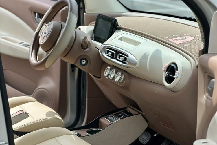 Used Wuling Hongguang MINIEV 2025 Four-Door Version Advanced Edition Interior 8