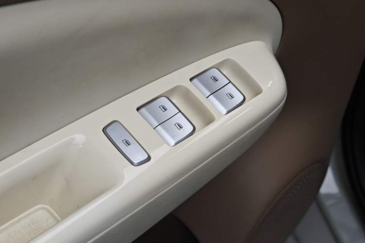 Used Wuling Hongguang MINIEV 2025 Four-Door Version Premium Edition Interior 9